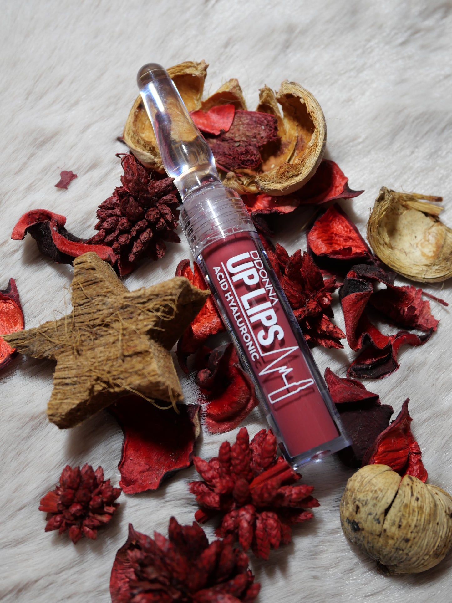 Rouge à lèvres liquide à base d'acide hyaluronique